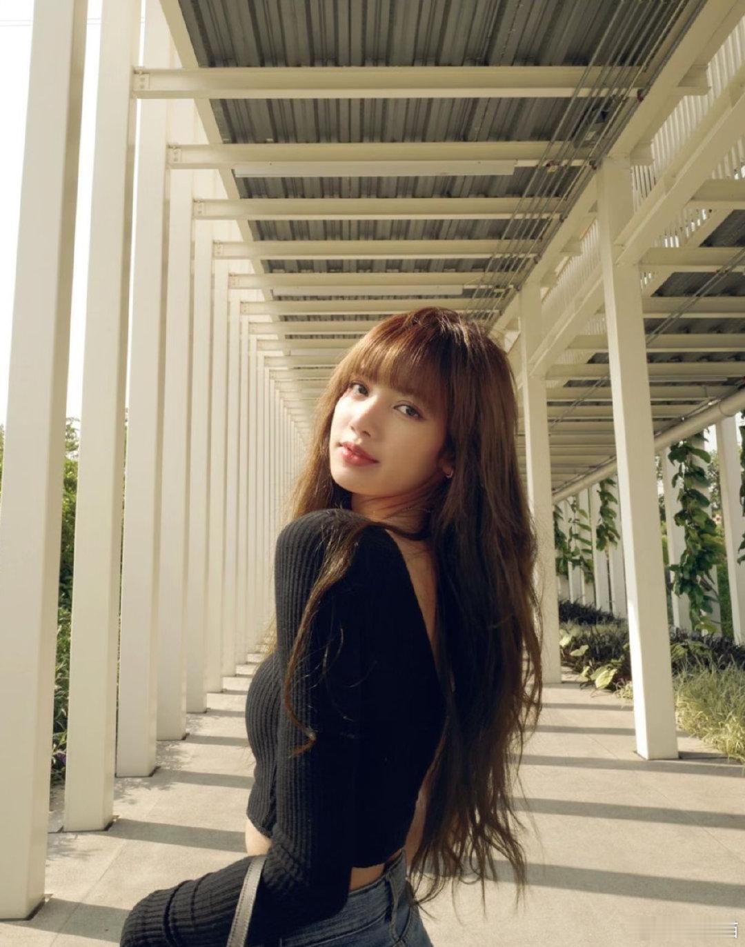 #LISA[超话]#我们回到过去你介不介意呀 ​