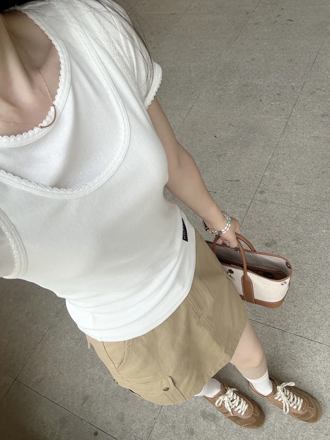 超级喜欢的简单干净穿搭～