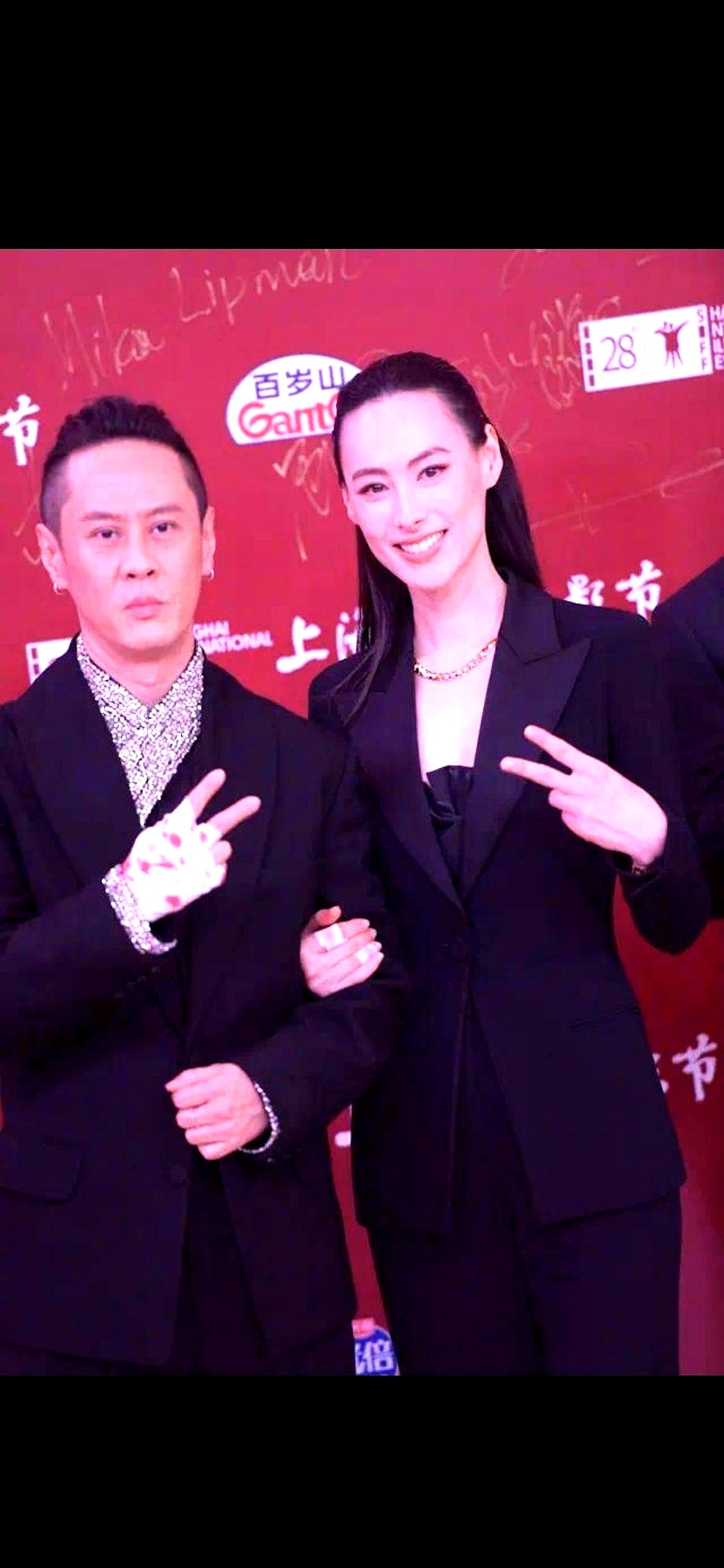连生三个儿子都没换来一张结婚证，当年全网都笑梁洛施输光了底裤。

如今再看，人家早就捏着王炸笑到了最后。男方要自由和继承人，女方拿青春换子孙跨越阶层，两人压根就不是奔着结婚去的。

当年替她喊冤的看客，这会儿可能正为了房贷跟老公吵得摔碗。反观梁洛施，不用伺候公婆，不用防小三，手里攥着天价抚养费，每天