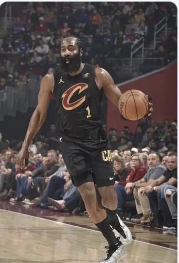 詹姆斯•哈登确实不配拥有总冠军！ 当今NBA里诸多老将，谁没有获得总冠...