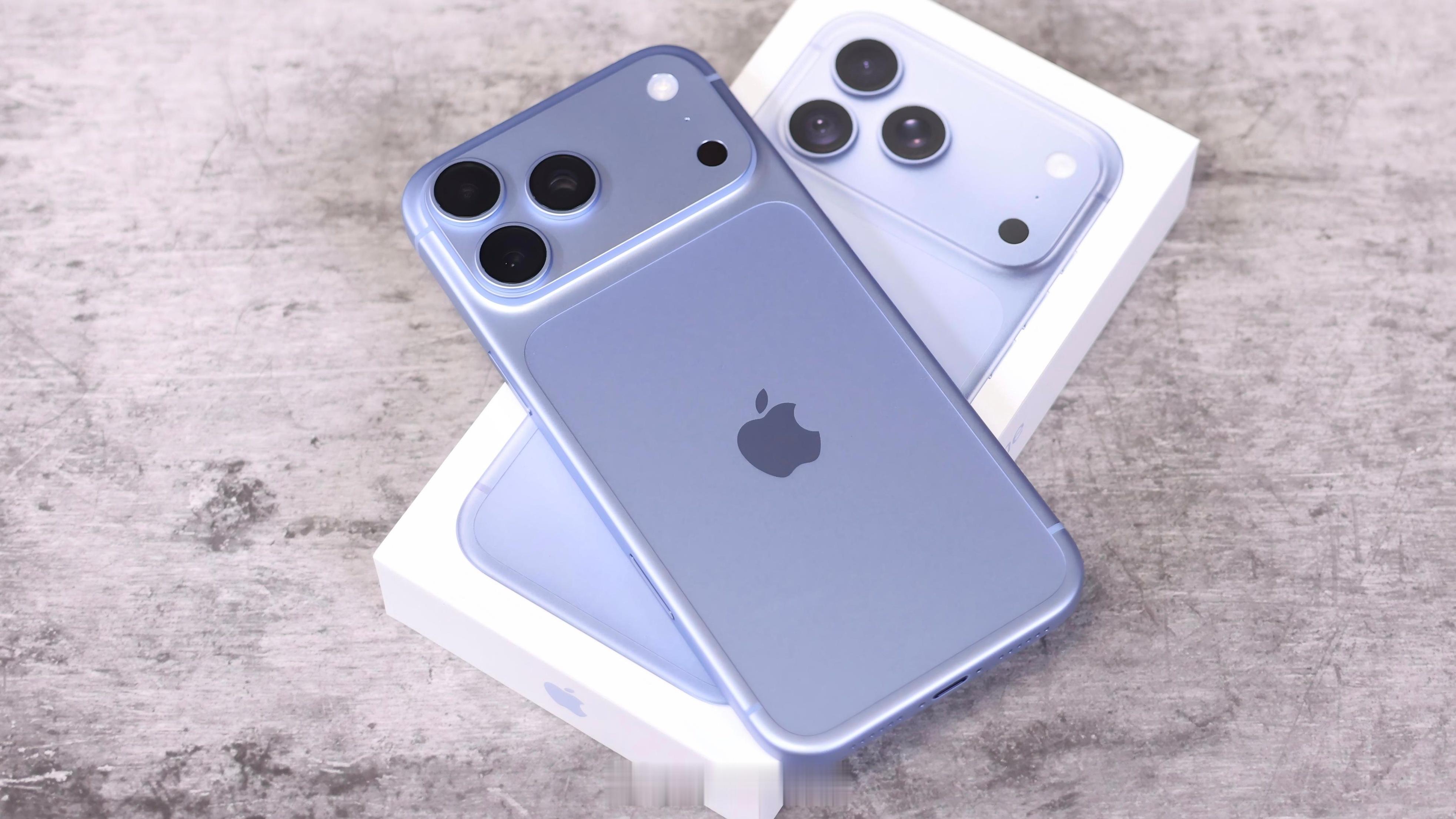 今年的苹果 iPhone 18 Pro 系列，升级点并不是很多，重心还是放到了 iPhone Duo 上了。除了性能更强之外，在影像上增加了可变光圈。#iPhone镜头真的会眨眼#

全新 4800 万像素融合式主摄采用由新的转子机构控制的六片激光切割叶片，能够顺畅切换 4 挡光圈，光圈会根据场景智能调节，夜间模式出片更快。 ​