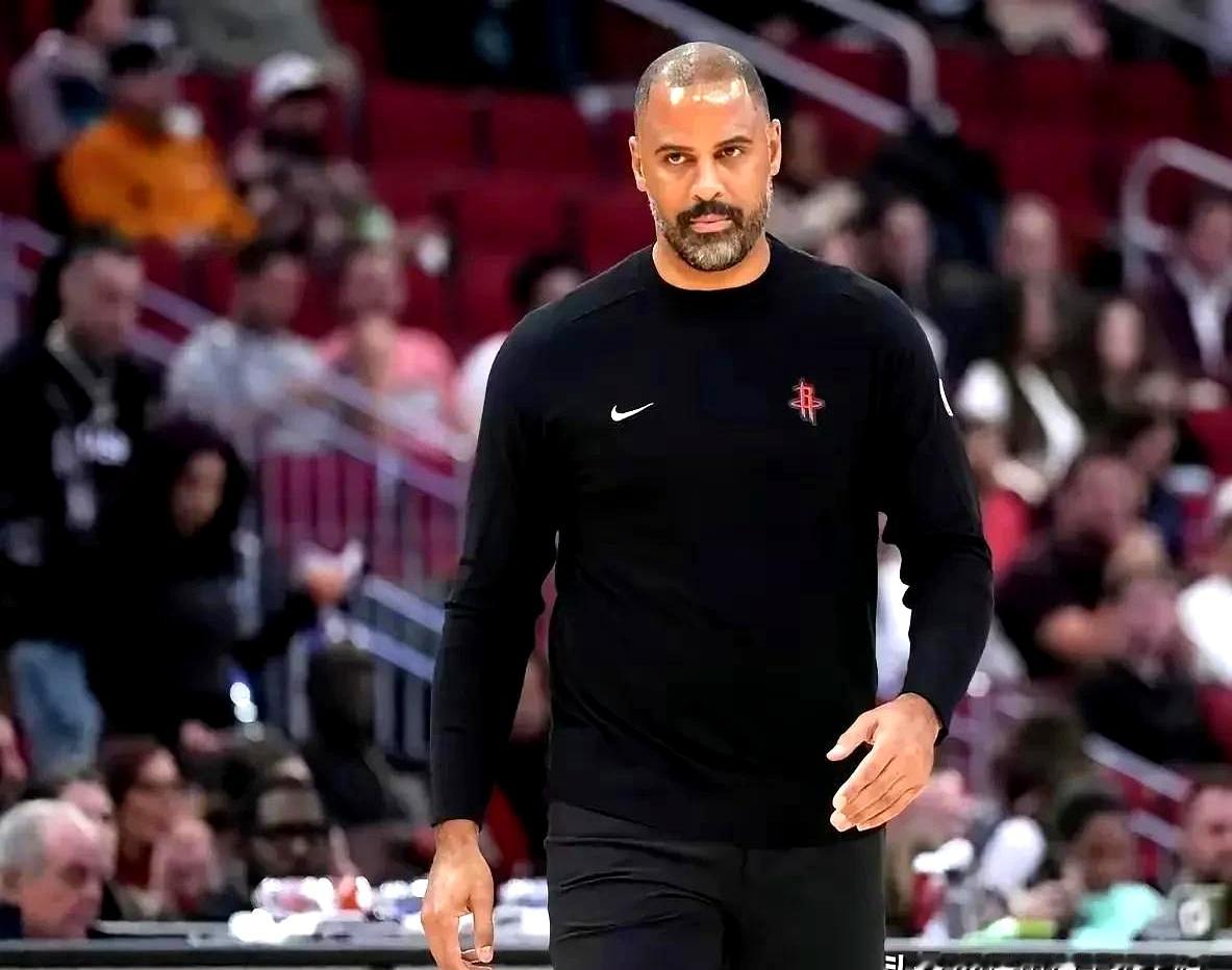 同样是年轻球队，为什么季后赛表现差这么多？    马刺这边，老大文班亚...