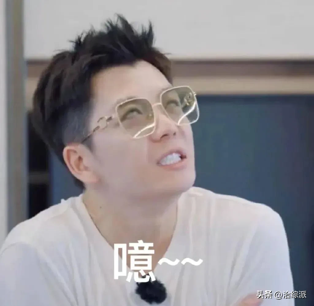 王栎鑫：怎么又提我离婚？  
苏醒：这不是你最大的梗吗？  
王栎鑫：我还没翻篇呢。  
张远：我们都帮你记着呢。
王铮亮：你们别老逗他。  
陆虎：可是很好笑。  
王栎鑫：你们有没有心？  
苏醒：有，但不多。