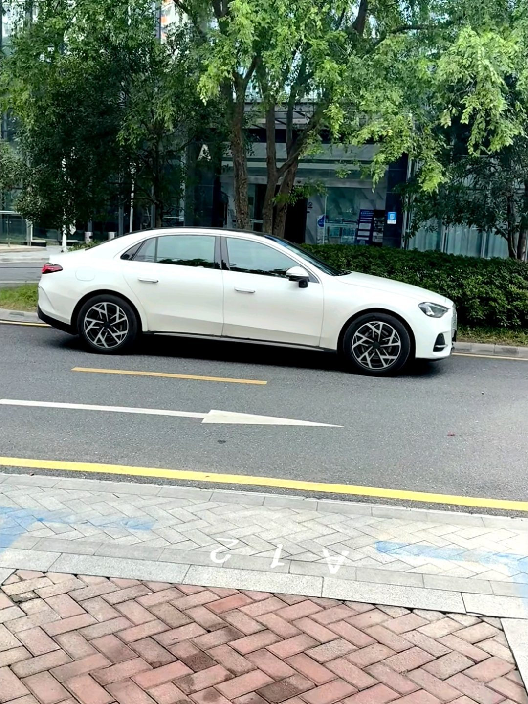 奔驰新C级，车头还能接受，车尾和侧面没有豪华优雅的劲儿了 ​