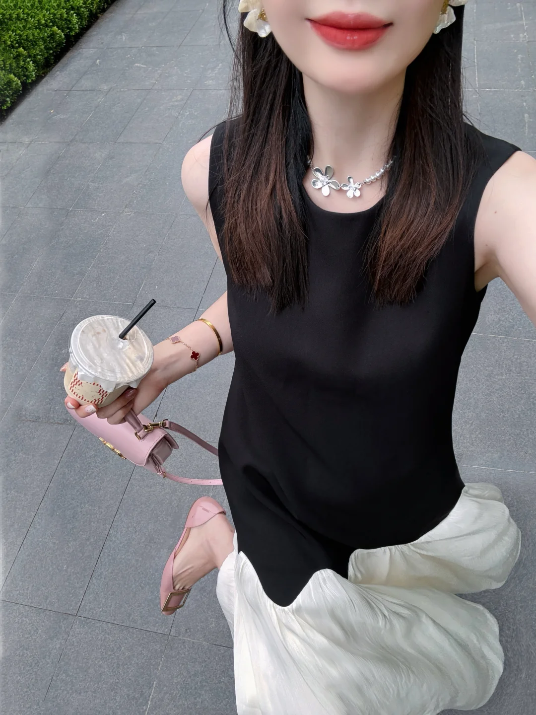 期待穿连衣裙的夏天🎶小黑裙真的越看越爱！