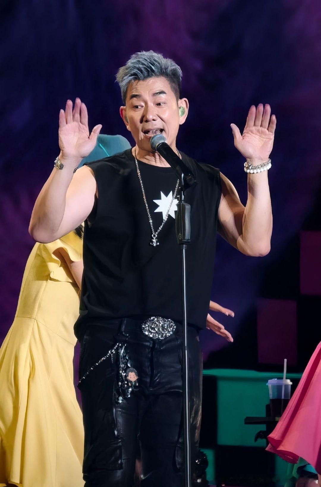 #任贤齐的小齐家族[超话]#  又是想你的一天[心] ​