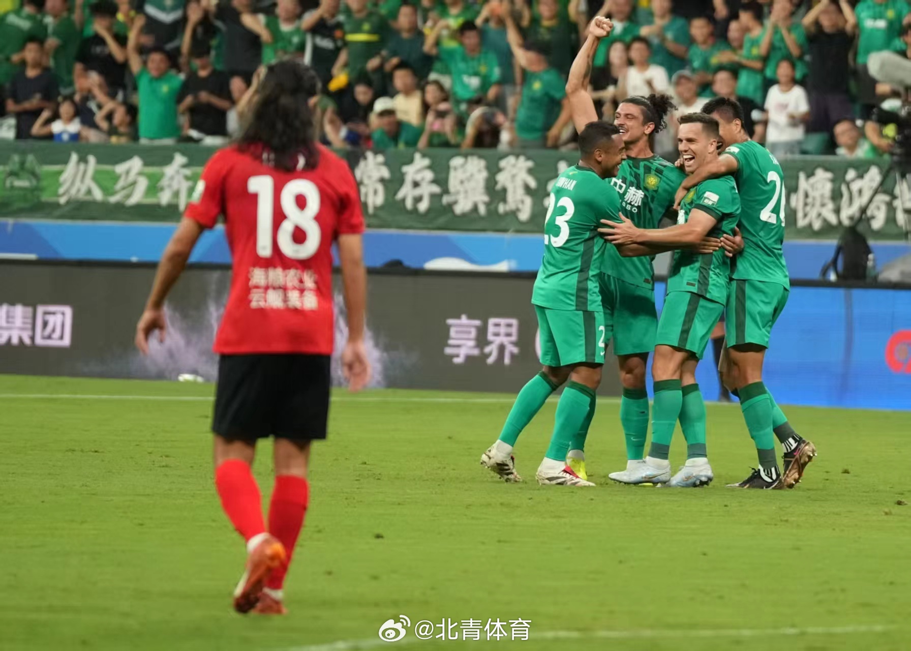 17日晚， 北京国安队在中超第19轮比赛中主场迎战辽宁队，最终双方1比...