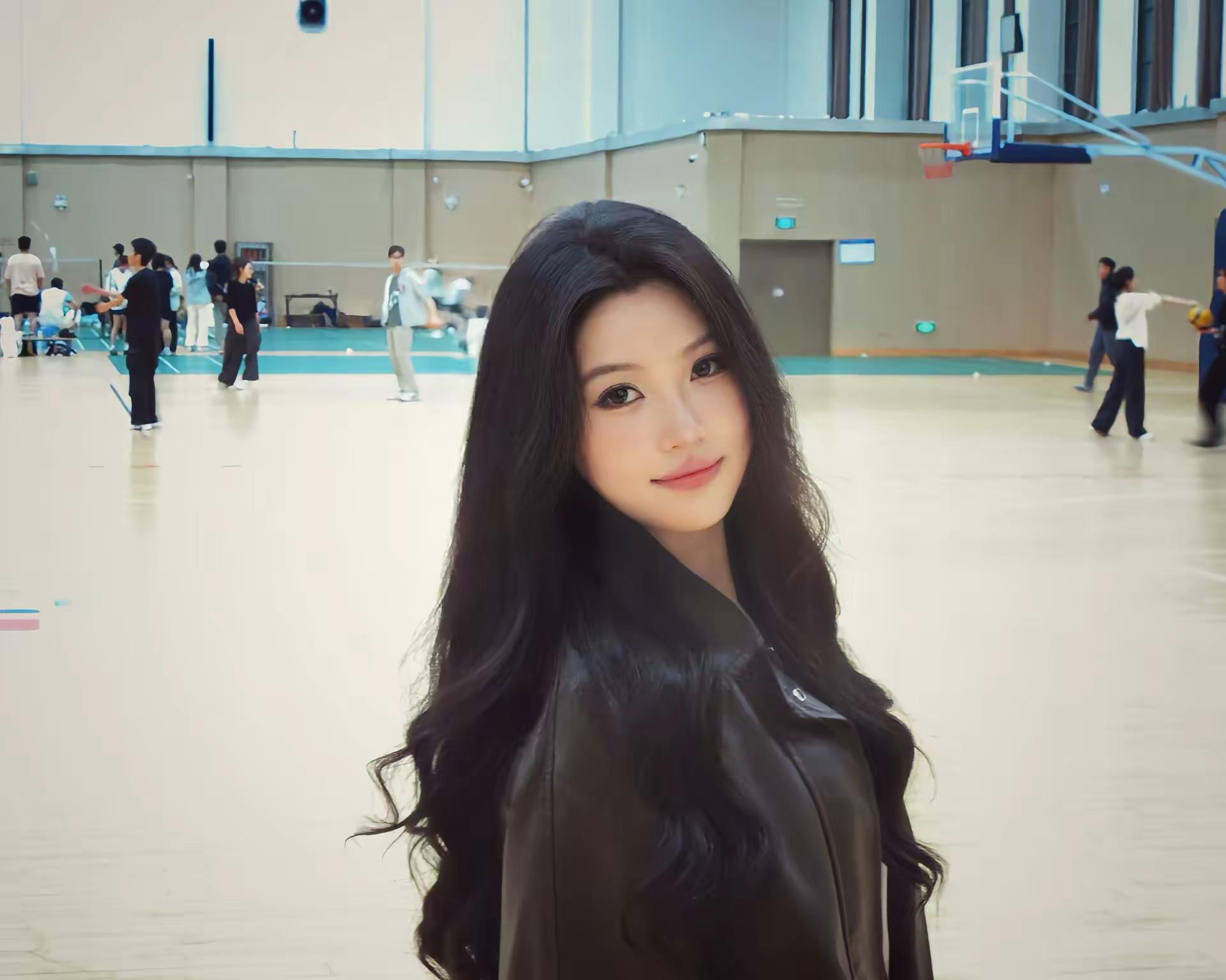 <p>学姐 <!--{img:0}--></p><img src="h...