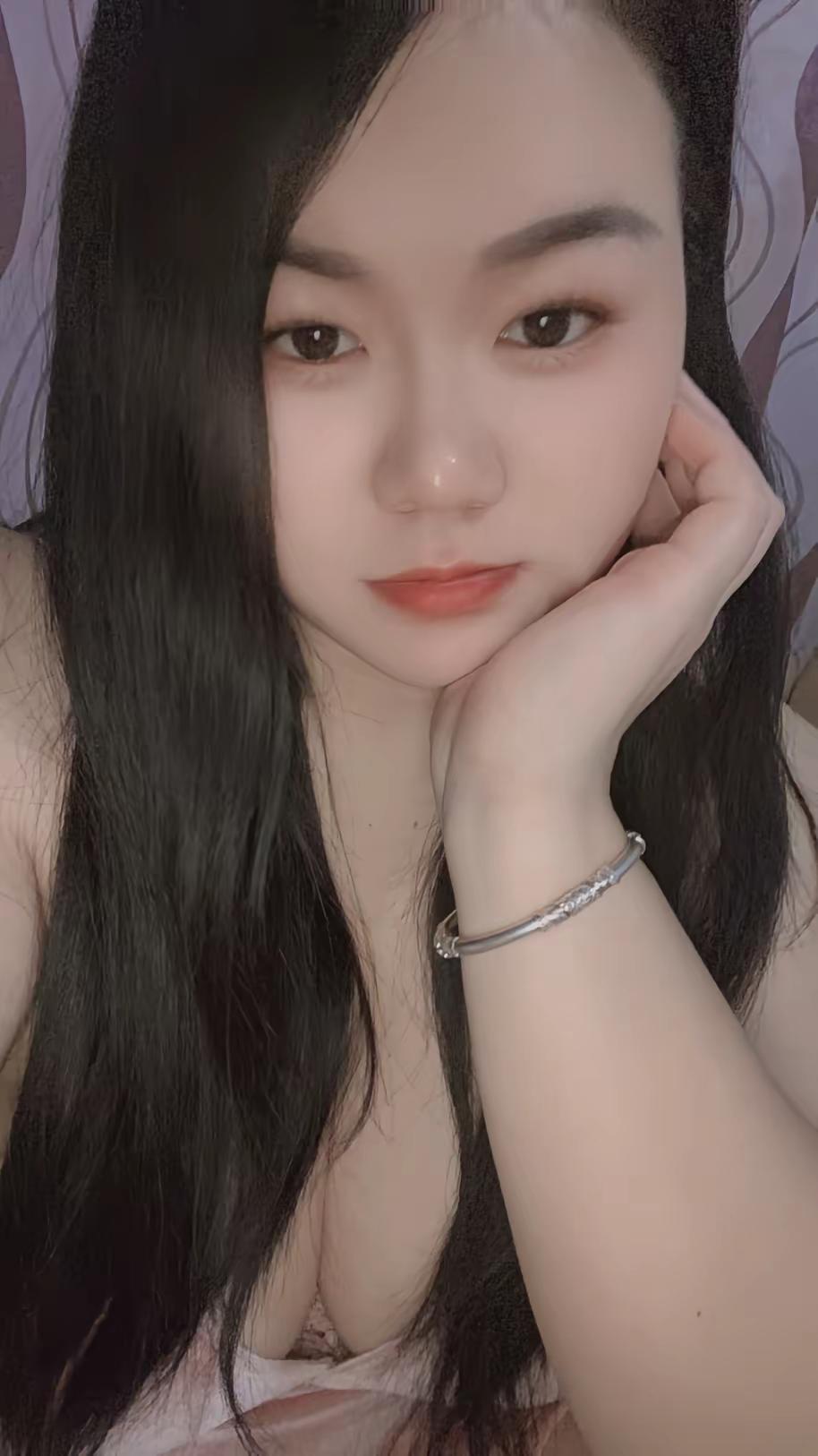 这种身材真讨厌！肥肥的！