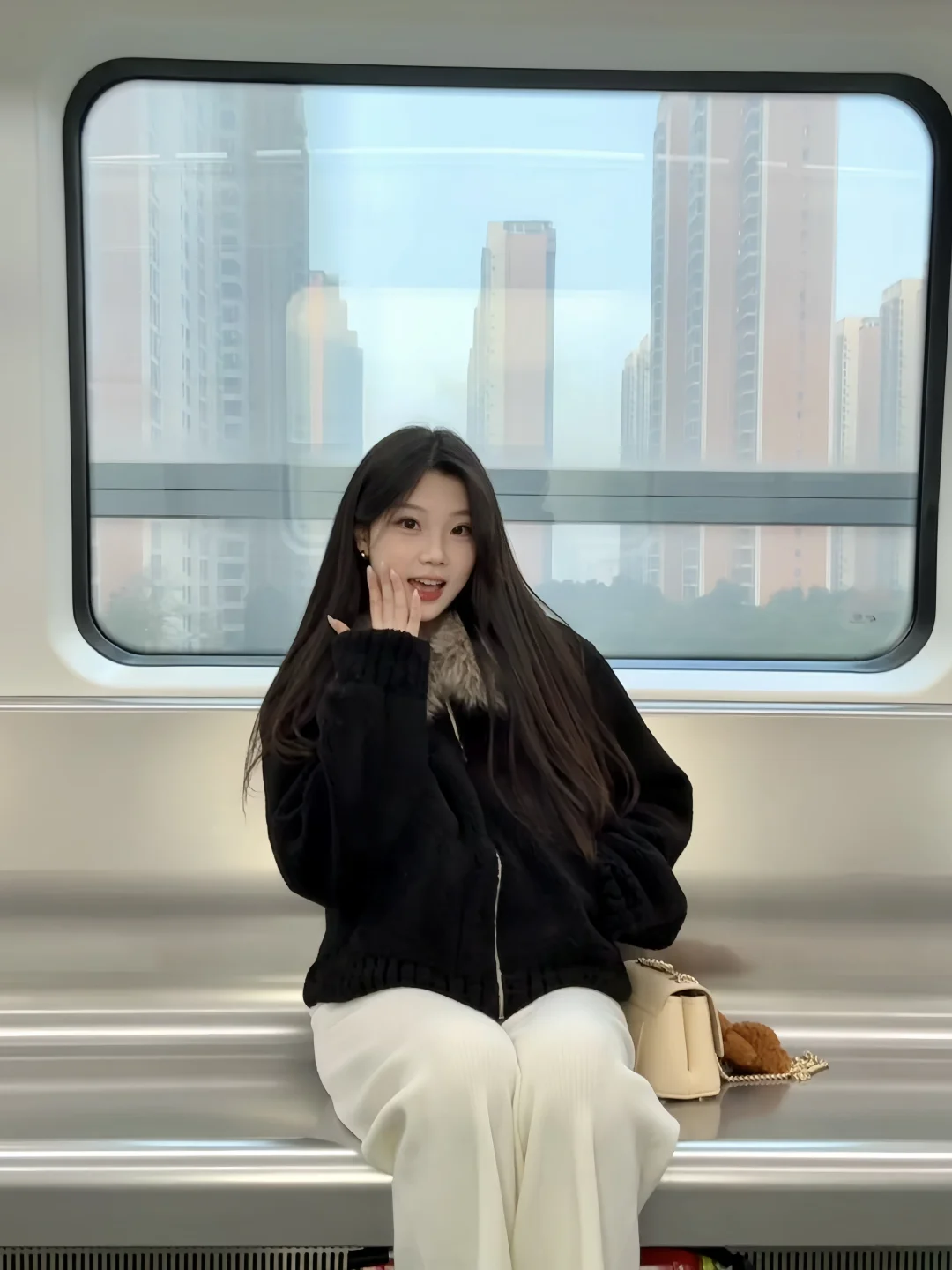 买到了超韩的黑色羊羔毛外套！！