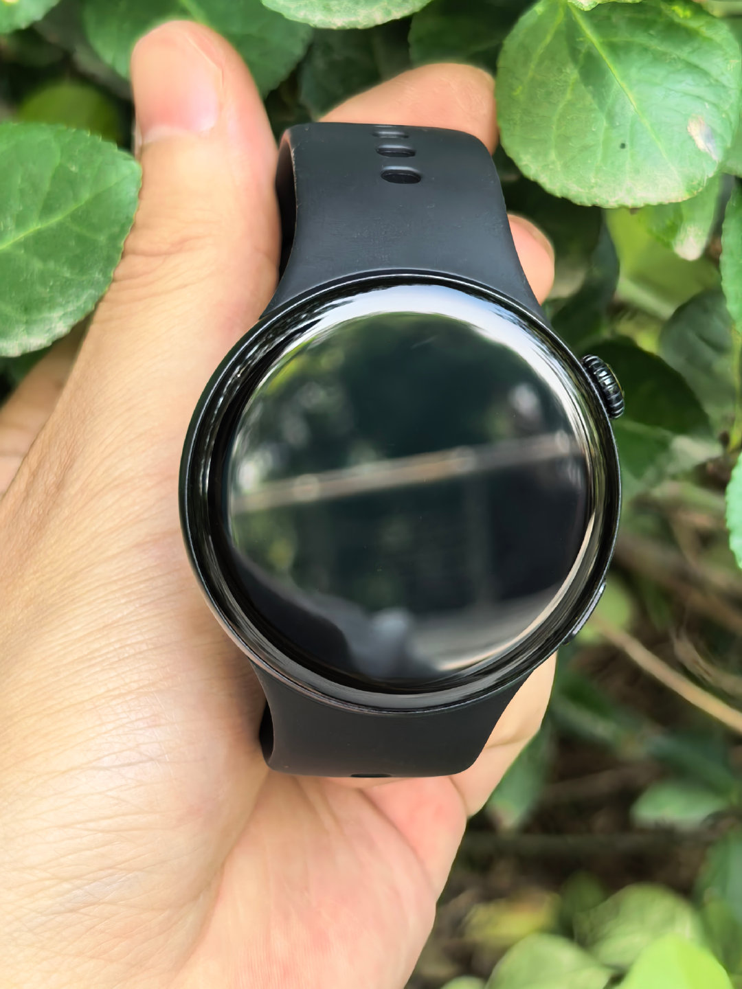 戴了段时间iQOO WATCH 5⌚，续航还挺让人省心，日常戴不用总惦记充电🎐。玩手游的时候计时提醒挺实用，健康监测也到位，表身很轻戴着舒服，通勤运动戴着都合适🏃‍♂️ ​