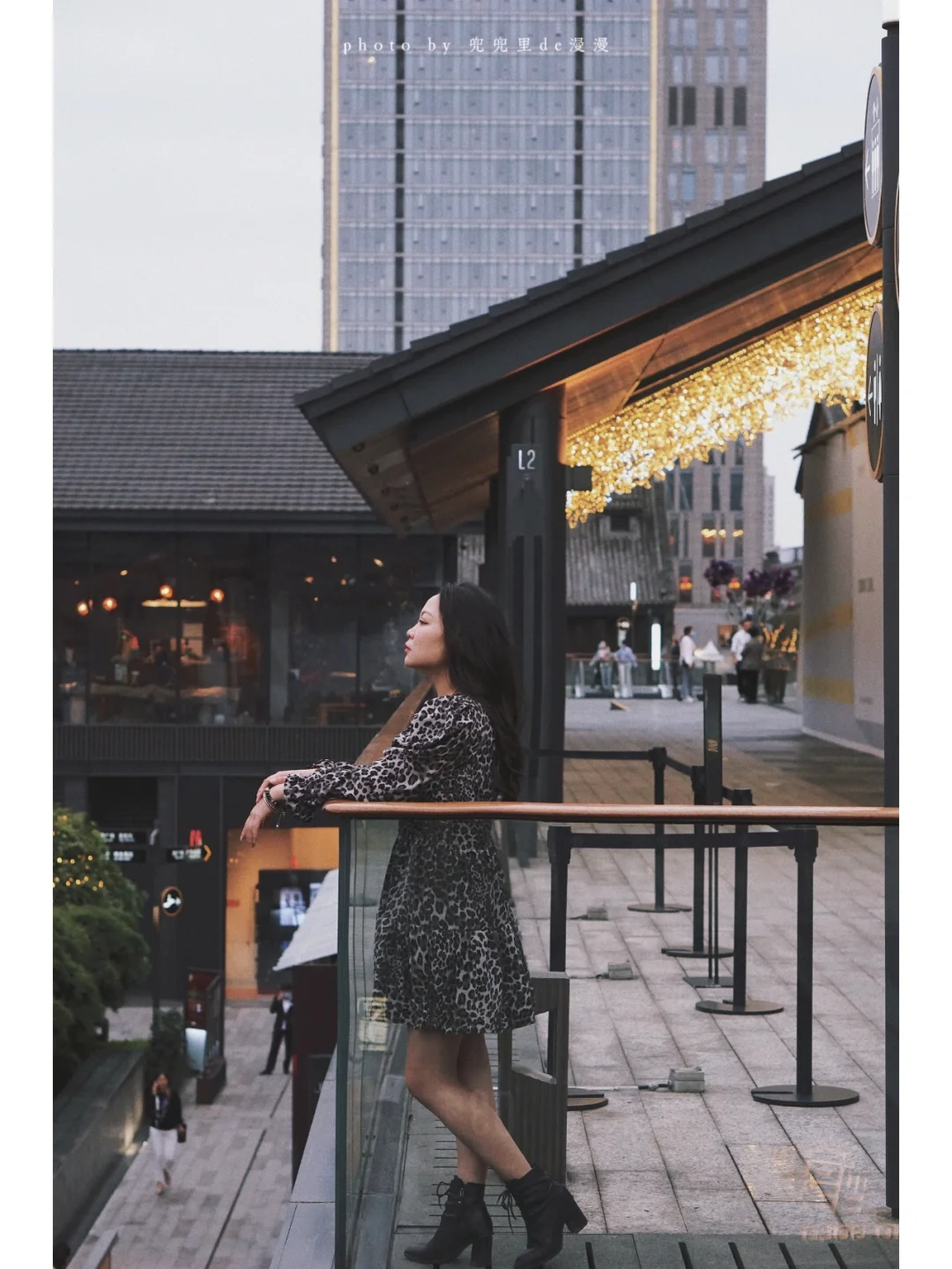 成都街拍圣地｜阴天里的远洋太古里