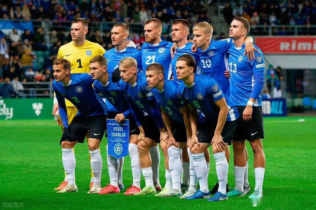 爱沙尼亚vs冰岛
004欧国联
方向：平
年龄：0:0 1:1 2:2
进⚽️数：0 2 4
爱沙尼亚打平的原因：

多采用5‑4‑1深度退守阵型，主动放弃控球权，多人收缩到本方30米区域，中场积极拦截封锁中路渗透。边后卫很少前插，全员参与堵枪眼、封堵传中路线。球员执行力强，耐得住对手长时间围攻；门将经常贡献关 ​
