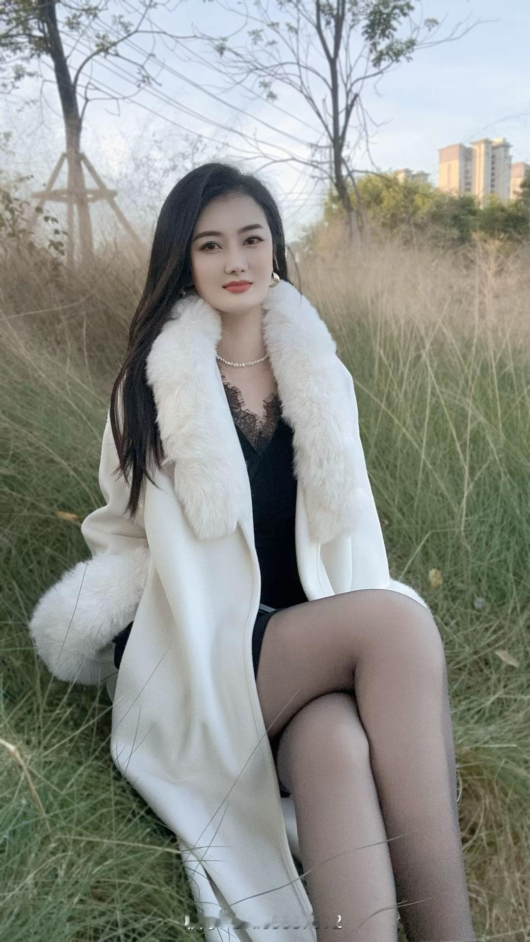 欣赏美女是件超享受的事儿。走在街上，看到时尚美女，那精致妆容、潮流穿搭...