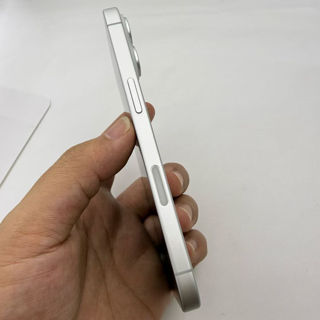 【豆花数码】
iPhone 17 美版无锁
准新机（未激活）
可以改实体双卡
支持Apple Intelligence
单机（无配件）
- 512G：白 6399 ​