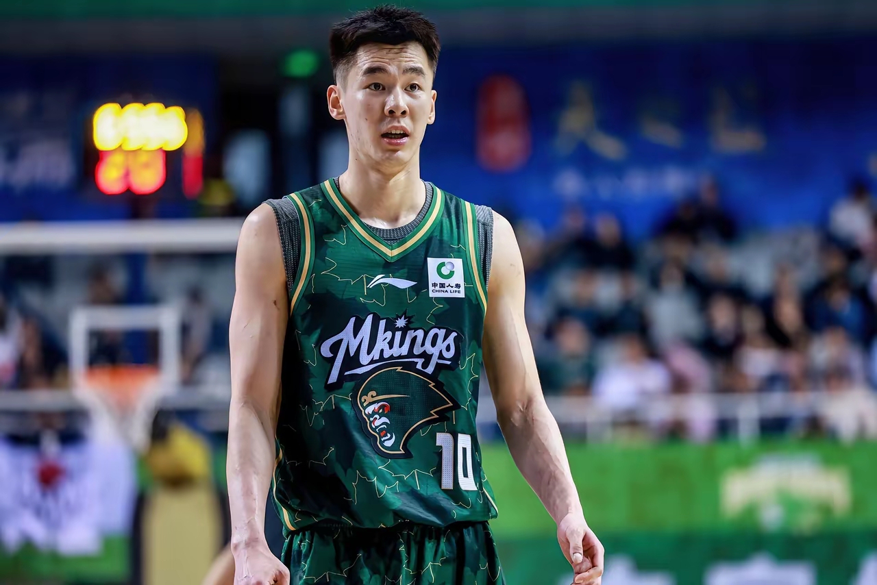 大家发现没，昨晚中国男篮公布了短期男篮集训营，郭昊文又又落选了，作为本...