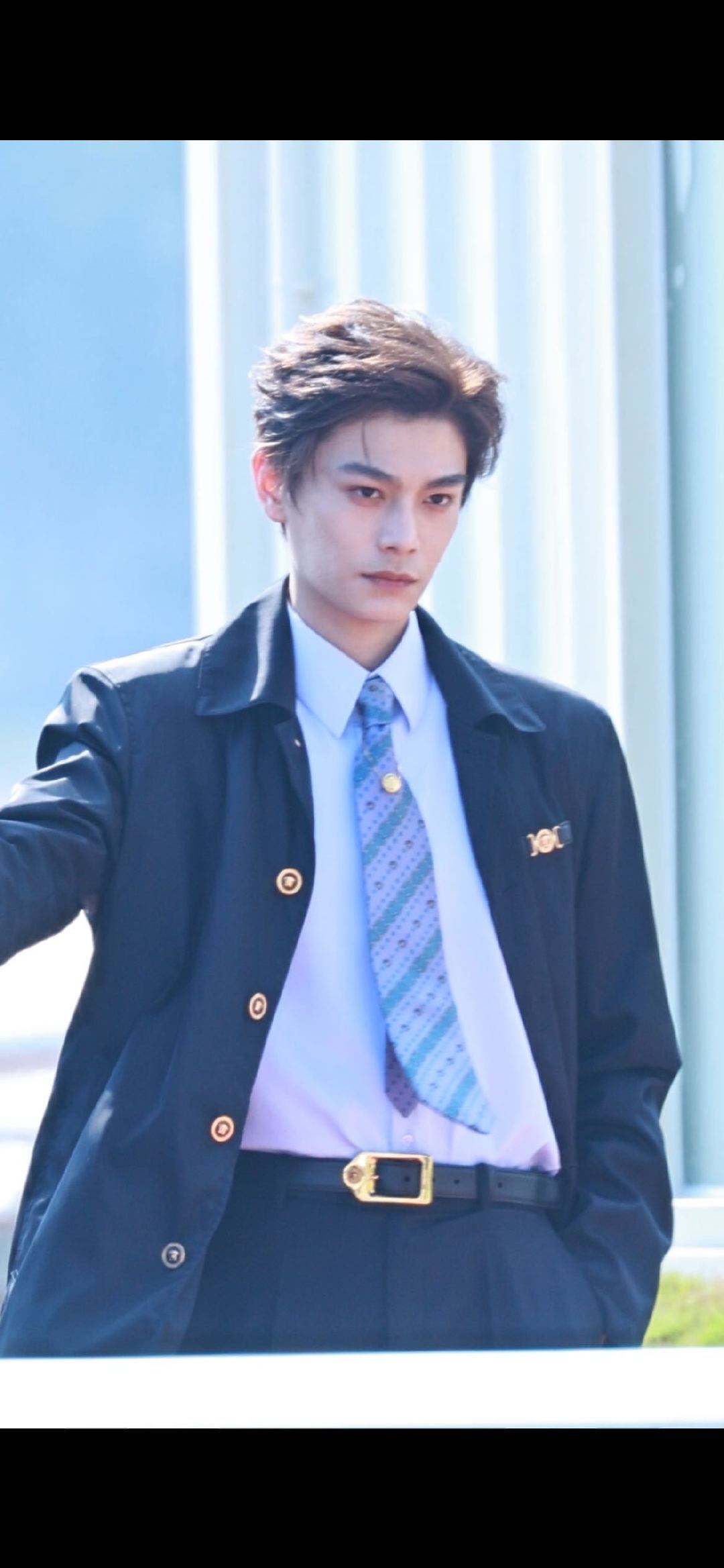 怨气好深啊，感觉像什么重生归来带着一身怨恨复仇的女人，这会儿是不是刚跟女主重逢对女老公小时候的不辞而别还带着怨呢[可怜] ​
