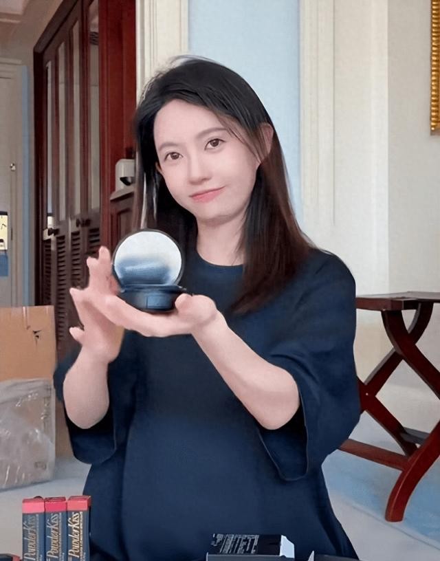 刘萌萌的生日录像引发了怀孕传闻白宇被怀疑是父亲