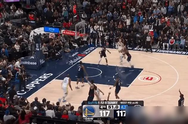 别只盯着库里那35分了，你知道吗？最后50秒，是那个拖着病腿的男人，两...