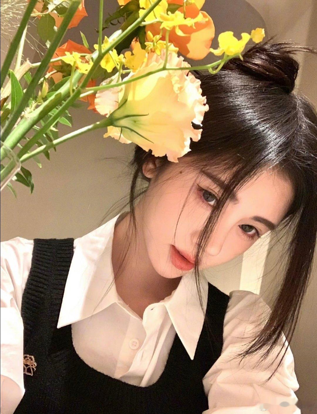 #鞠婧祎[超话]# jjy#鞠婧祎千香# jjy#鞠婧祎来战# 
听一万次稳稳的幸福能不能和你稳稳的幸福

​