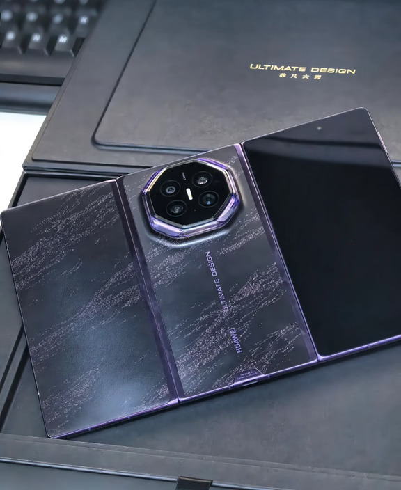 不敢想象华为已经出了三代三折叠了#华为MateXT2 #华为三折叠