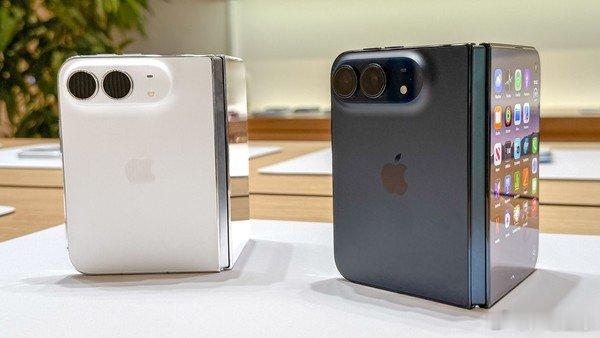 【#iPhoneDuo七大亮点#】​​​​iPhone Duo的预购将于10月16日（本周五）开启，10月23日正式发售。作为苹果首款折叠屏手机，国行起售价15999元，是苹果迄今定价最高的iPhone机型。面对这款形态全新的产品，消费者需要考虑的不仅是价格，还有折叠形态带来的取舍。外媒在预购前梳理了七个购买理由和四个 ​