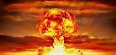 美论坛抛出美国突然对中国扔200枚核弹中国能不能反击这个问题，本质就是在试探中国核底牌。咱们这边东风41钻山沟跑公路，094带着巨浪在深海里猫着，轰6N挂上空射弹道导弹，三层保命手段不是为了先动手，是等你砸完我还能把东西送回去。老美那套中段反导对付朝方少量导弹还行，真碰上成百上千个分弹头，根本兜不住