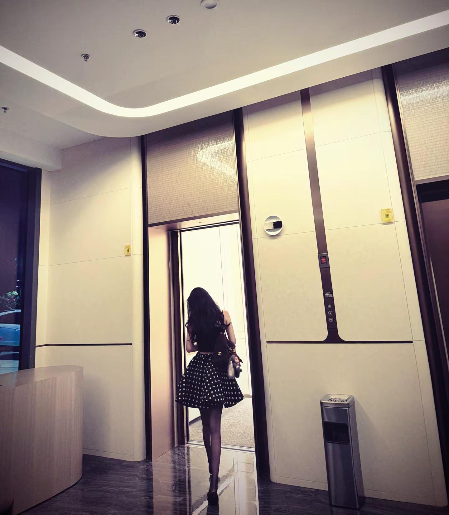 <p>学姐 <!--{img:0}--></p><img src="h...