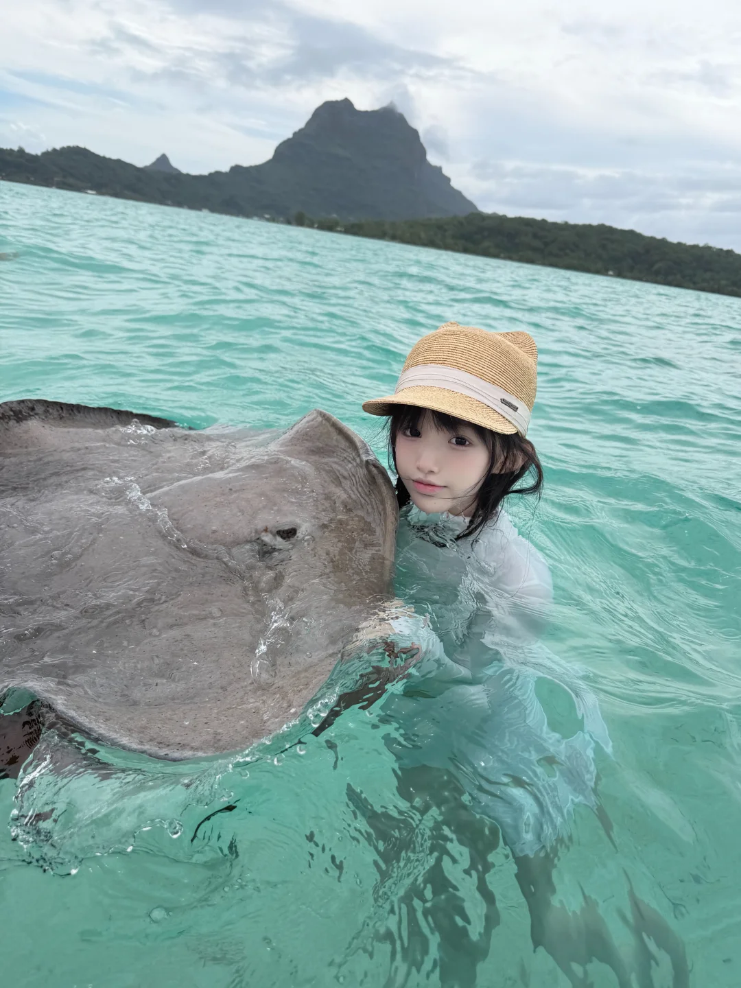 在大溪地和魔鬼鱼亲亲🦈