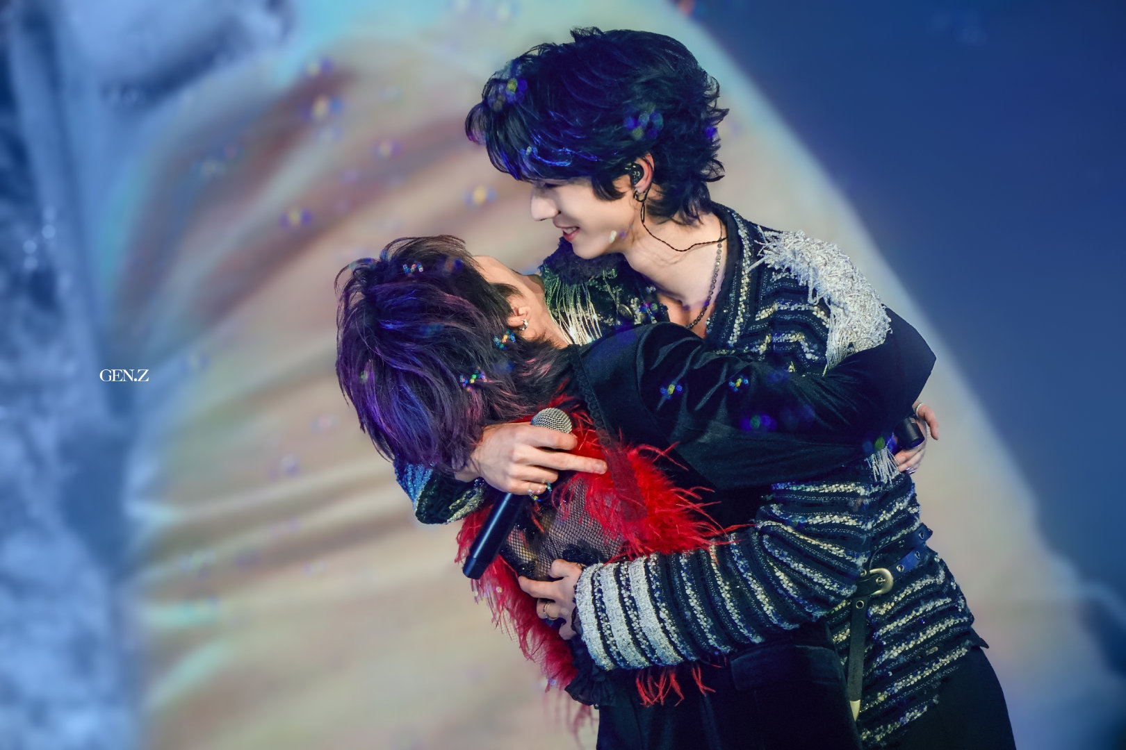 #天定良元[超话]# 💜💙#天定良元#

初识你名 久居我心

​