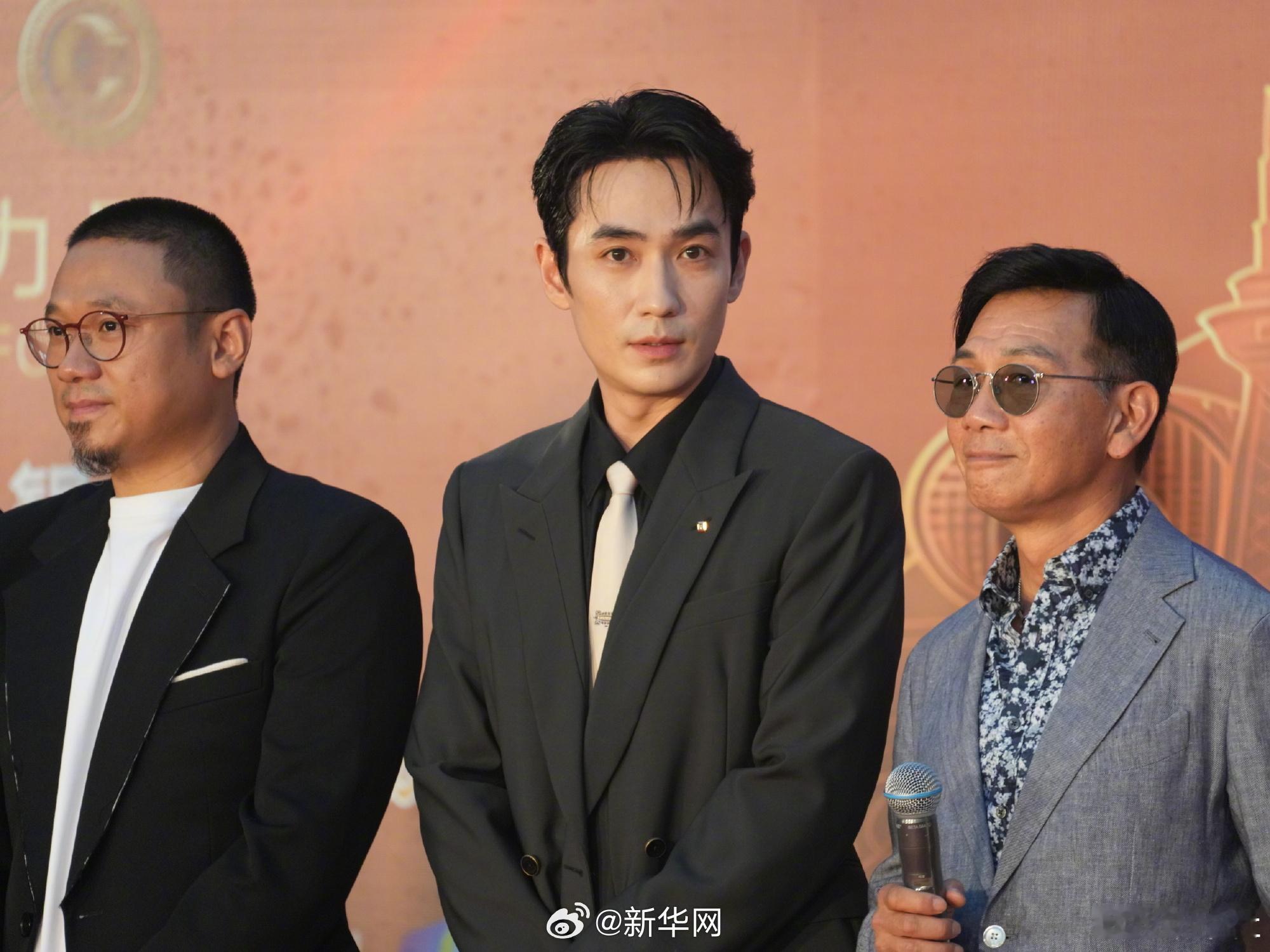 【#长春电影节红毯高清大图#】今天，第二十一届中国长春电影节开幕。红毯仪式上，等嘉宾出席。持续更新，一起看↓ ​