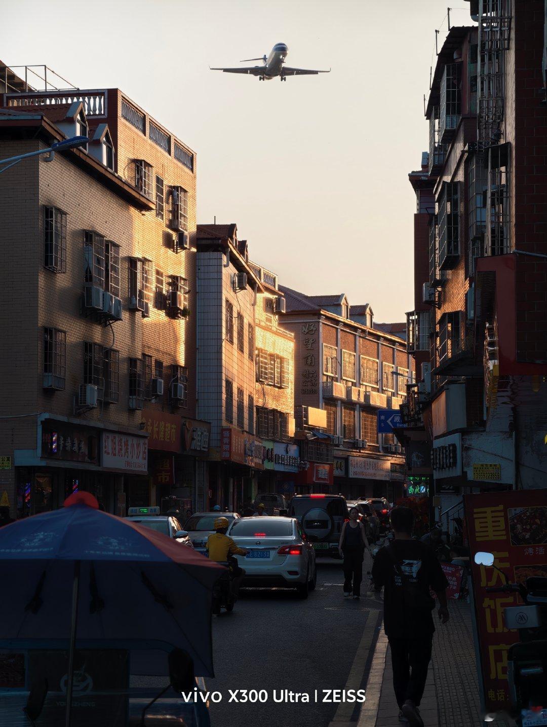 即将落地的C909🛬
​
​shot on vivo X300 Ultra📸  ​​​  ​