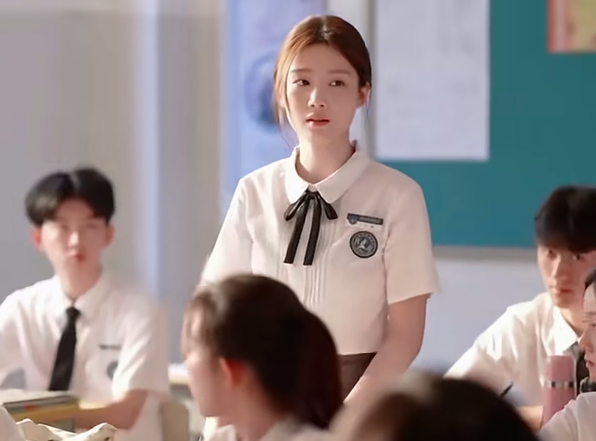 你学生时代校花有她漂亮吗  校花就是校花 看起来真的很养眼 清纯唯美的...