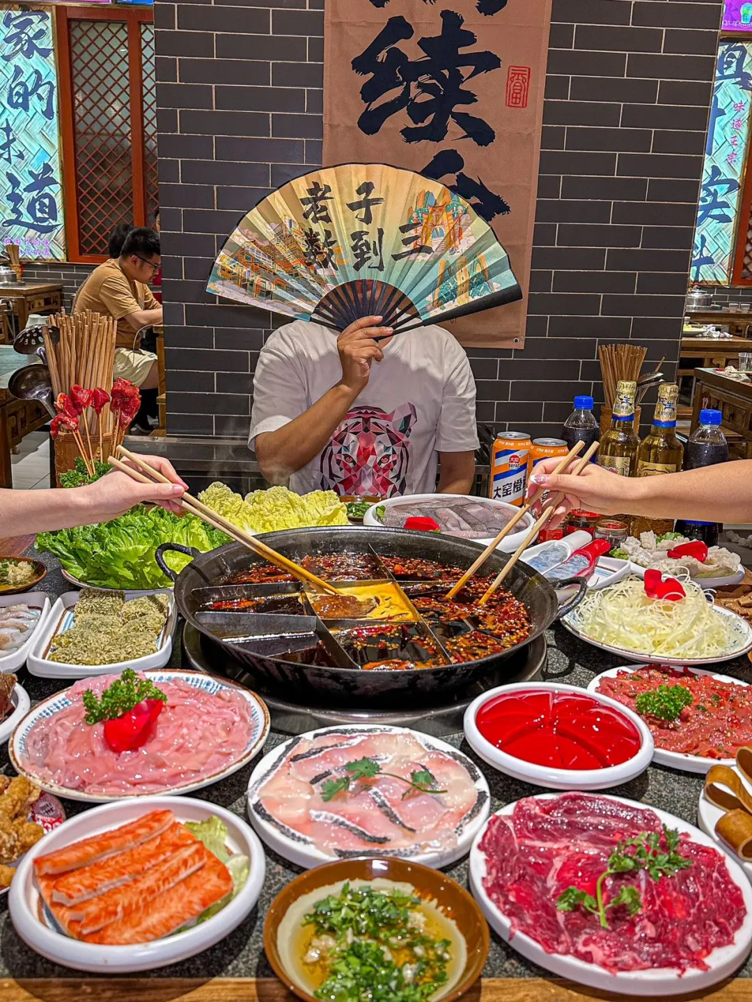 重庆老字号火锅，土著带路才吃到这口鲜