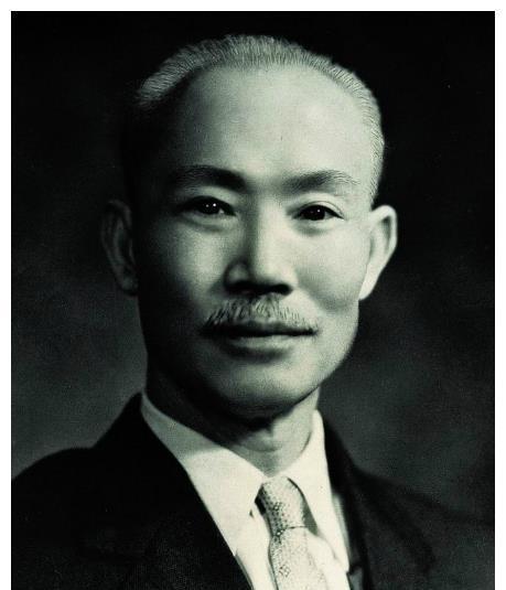 近代不少军政要人，都喜欢讲曾国藩《挺经》开篇的一则故事，蒋介石的副手陈诚便是其中之一。

那是1941年冬的重庆黄山官邸小会议室，刚散了第三次长沙会战的战前调度会，几个嫡系将领围着烧着木炭的暖炉烤手，有人提起前线兵源不足、地方派系掣肘的糟心事，陈诚摸着袖口磨起的毛边，慢悠悠开了口。
诸位都听过曾文正