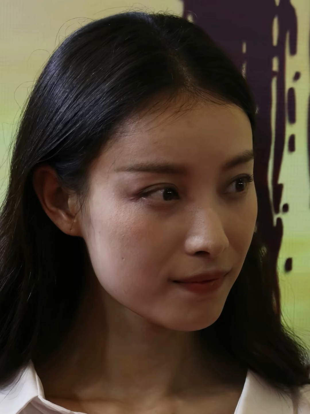 井柏然左边一个，右边一个。
看倪妮对井柏然的新搭档，一点也不意外。因为当初分手的时候也只用了三分钟而已。

早春晴朗发布会上孙千被粉丝要求和井柏然互动，井柏然为了避嫌刻意和孙千保持距离，其实私下大家常在一起吃火锅。刘雯也发文说，她挣钱的目的不是为了美，也不是为了白，而是离开他以后自己还能好好生活。