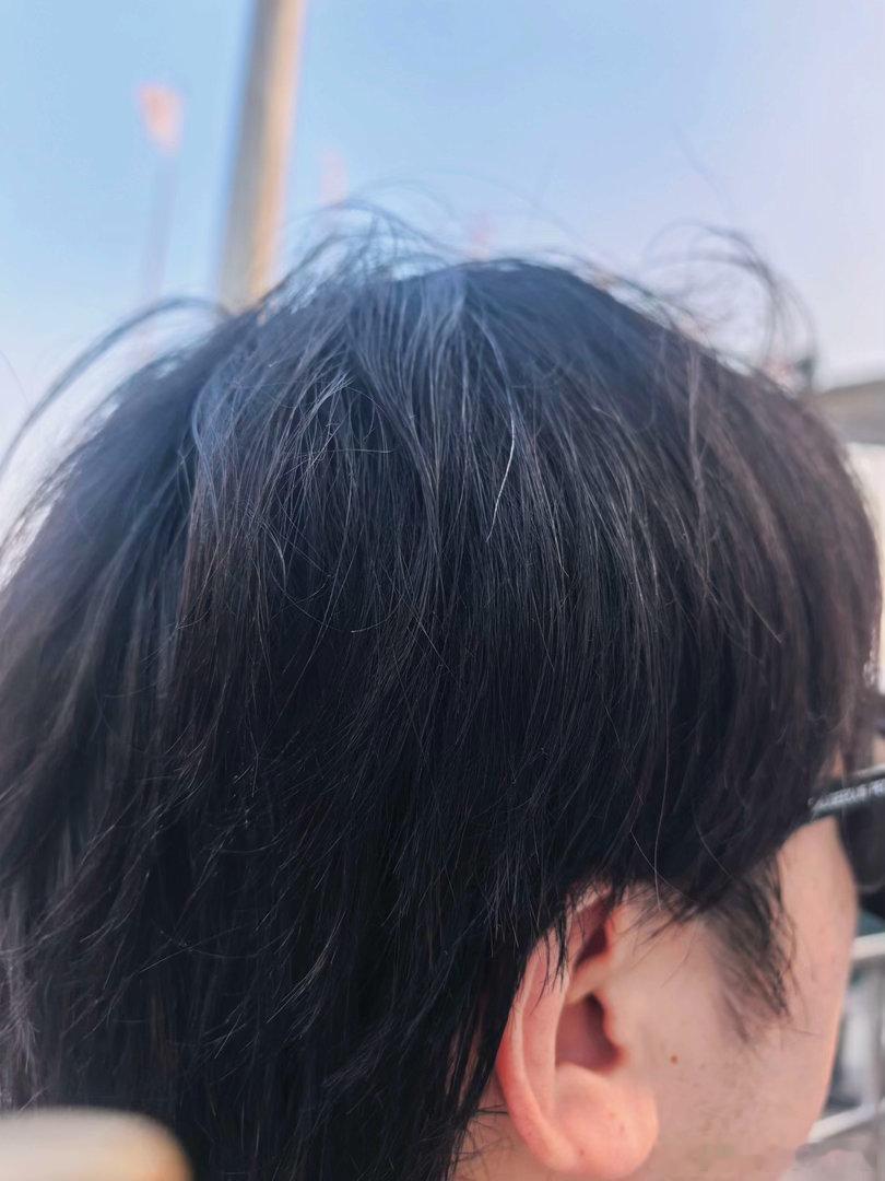 年纪大了，居然长一根白头发！唉… ​​​