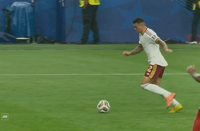 时隔16年再进世界杯决赛！西班牙2-0淘汰法国；亚马尔造点奥亚萨瓦尔破...