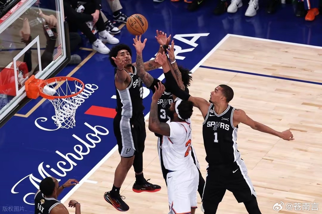 NBA总决赛G4，尼克斯主场以107-106逆转马刺。尼克斯在最多落...