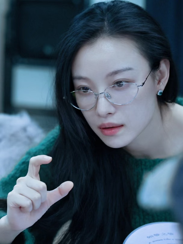 🦋倪妮这张鲶鱼系高级脸，越放大越有味道
