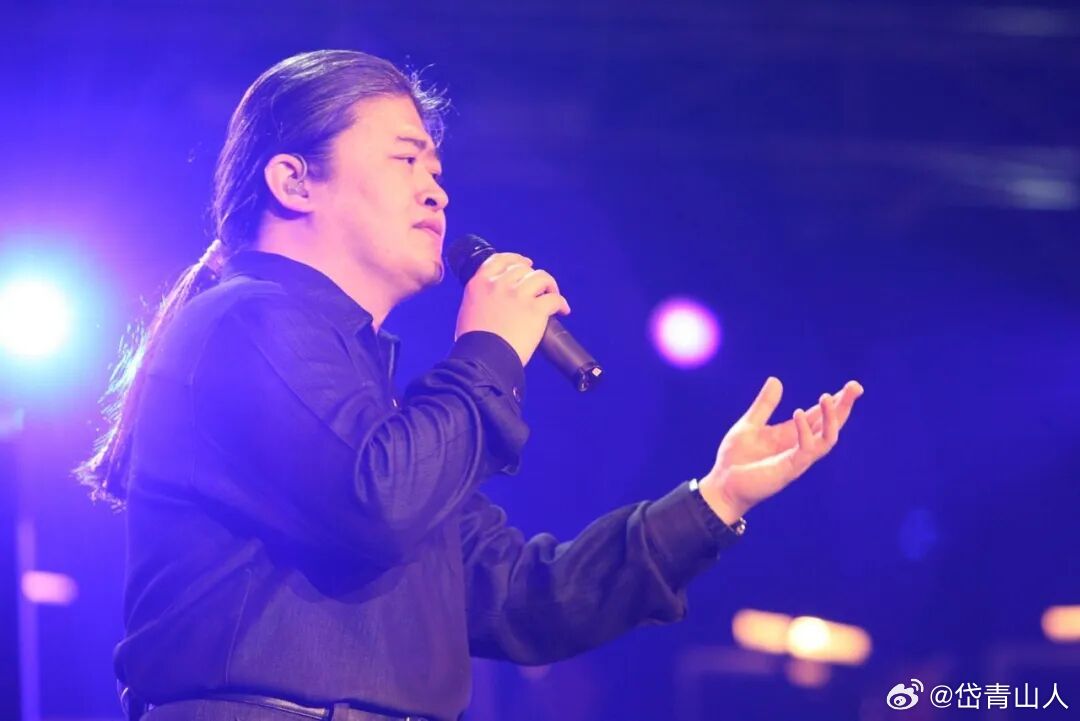 《北京欢迎你》曲作者小柯回忆刘欢当年录制细节，称将带歌剧演员为他唱歌送行；那英：心痛不舍，谢谢那些年共同走过的一切；张纪中发长文

9月26日，多方发布讣告，著名音乐人、歌手刘欢9月25日9时52分在家人的陪伴下于上海病逝，享年63岁。遵照刘欢老师生前遗愿，丧事从简，不成立治丧委员会，不举行 ​