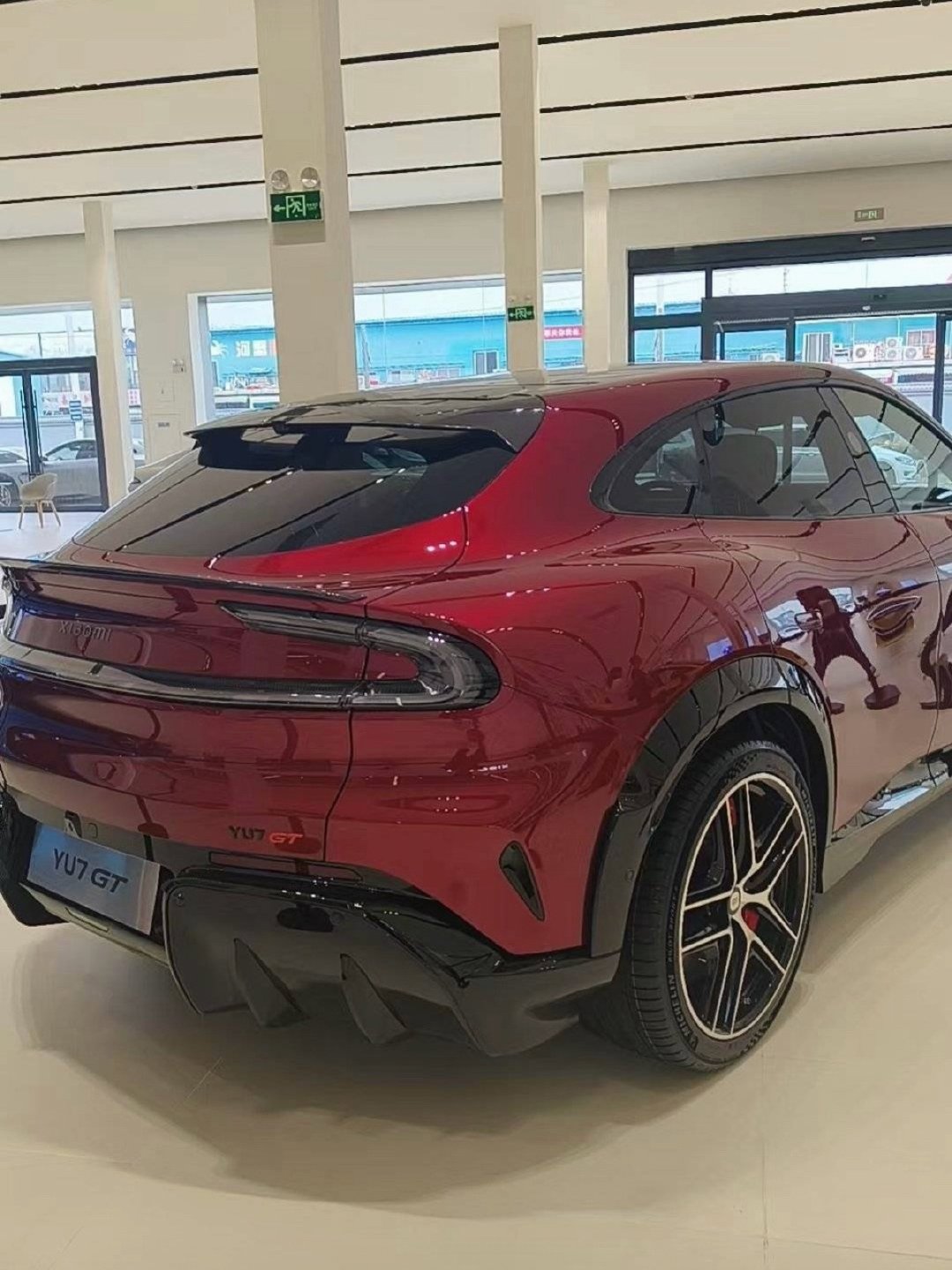 没人觉得小米YU7 GT车厘子红，真的巨好看吗
#小米汽车[超话]##小米yu7gt# ​