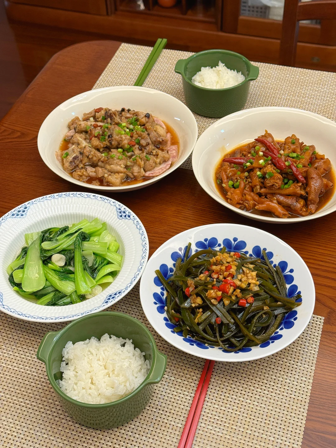 今天的饭菜需要大口闷