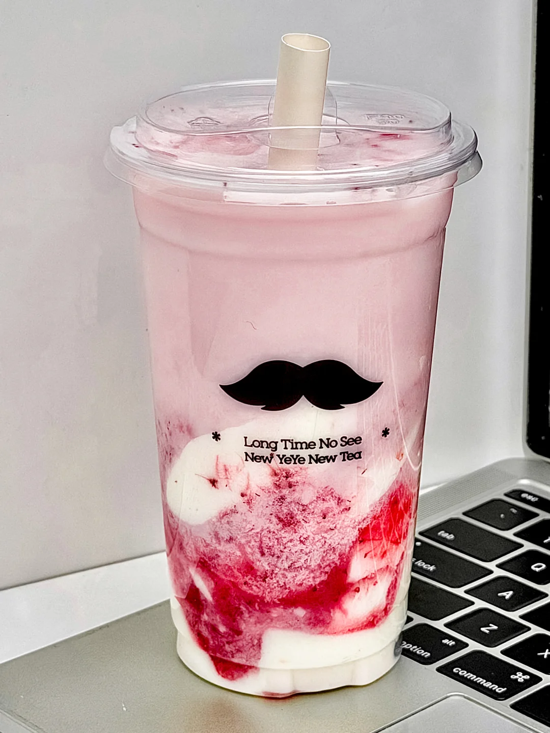 感觉是今年草莓奶茶决赛圈的一杯。。。