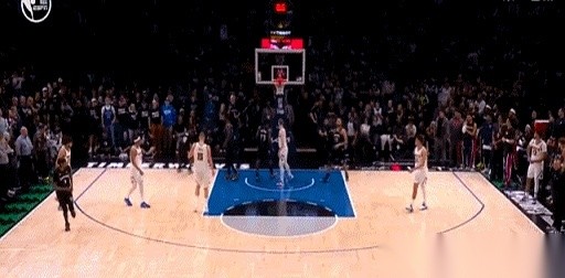 掘金对森林狼，季后赛G4，终场哨响前还剩1.3秒。 穆雷最后一投偏出...