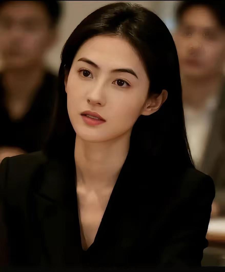 主持人问张柏芝：“你为什么一直执着于生孩子？”
张柏芝回答得特别坦然：我要生到我不能生为止，生孩子就是我的梦想。
​不少人听完都挺震惊的。
她早就经历过婚姻的起落，老三的生父至今都是谜，出生证明上父亲那一栏是空着的，这么多年独自拉扯三个儿子，又要拍戏赚钱养家，其中辛苦可想而知。
​之 ​