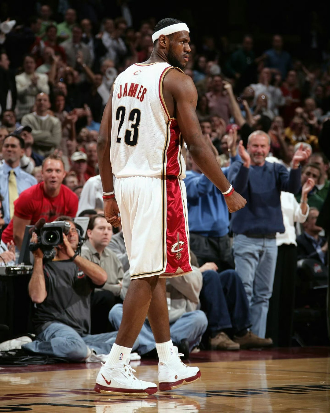 怒目圆睁[照相机]

#克利夫兰骑士[超话]##骑士##nba##詹姆斯# ​