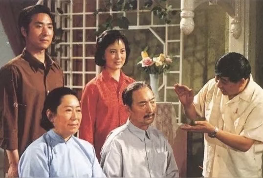 她是谁？她导演的这些经典之作你还记得吗？她是中国影坛为数不多的著名女导...