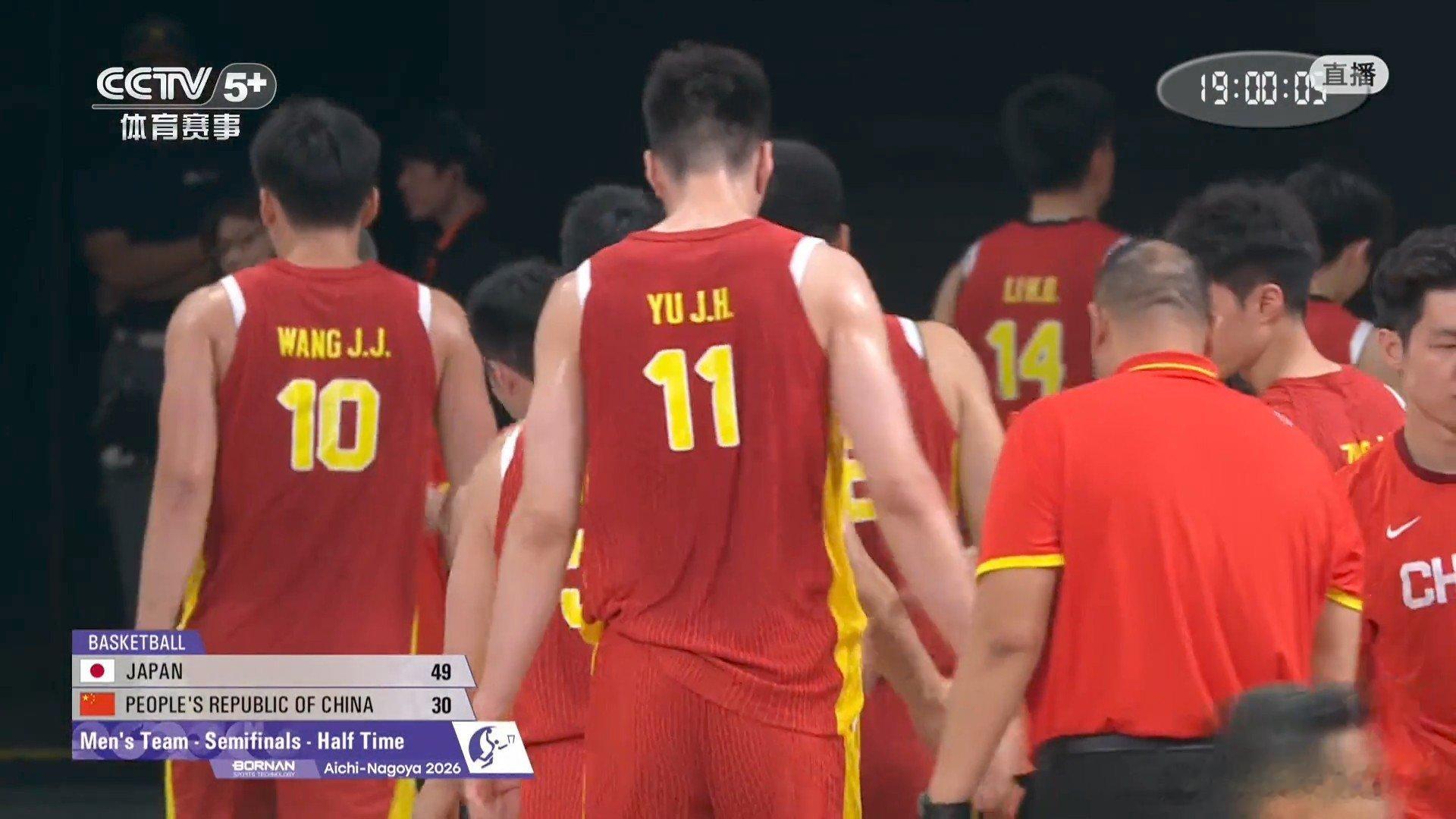 中国男篮和日本男篮上半场比分30:49;
韩国男篮和日本男篮上半场比分28:28，
数据说明什么？
韩国的防守是真拼命！
#中国男篮不敌伊朗男篮# ​