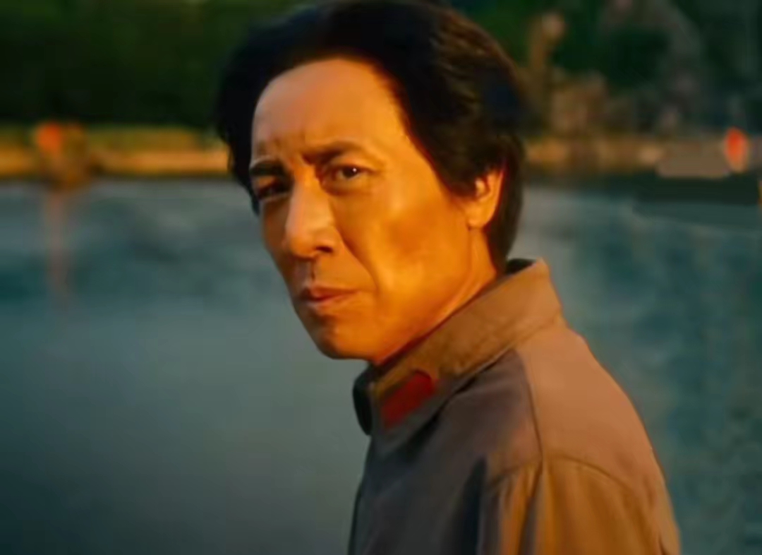 于和伟饰演的毛主席还没上演，就被喷得一塌糊涂，说他丑化了毛主席，我不这么看。于和伟是一个非常好的演员，他演毛主席一定会非常认真，非常用心，他不会，也不敢故意丑化毛主席，且耐下性子，看了整片再说不迟哈～！